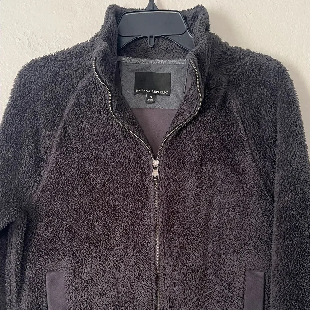 Like New! Banana Republic Men's Zip-Up Black Fleece Jacket Pockets in Size S